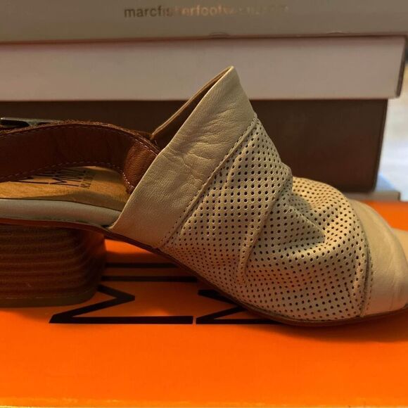 NWT Miz Mooz genuine leather ivory wedge sandals. New in the box! Size 7 - Picture 1 of 6